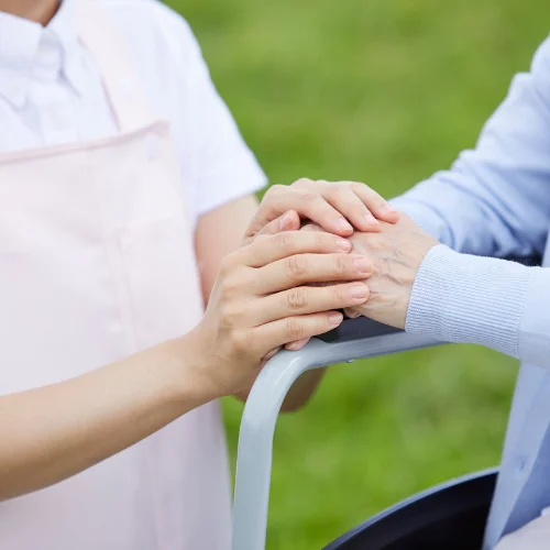 Consejos de Clan Salud para contratar cuidadores domiciliarios sin errores.